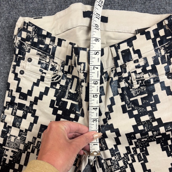7 for All Mankind Women’s Black/White Coated Printed Abstract Skinny Jeans - 25 - Picture 8 of 12